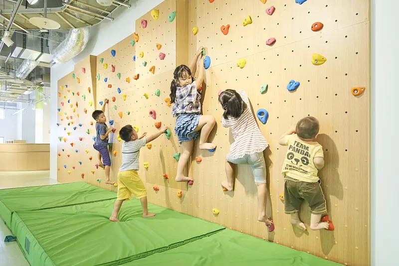 14_【キッズプラザ】写真（クライミングウォール）.jpg