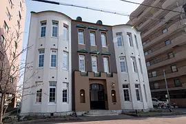T9 HAKODATE（旧 函館海産商同業協同組合事務所）