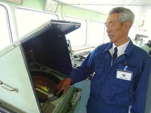 150611TT07操舵室（元船員佐藤さん）.jpg