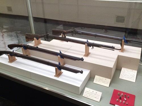 市立函館博物館ゲベール銃・ミニエー銃・火縄銃.jpg