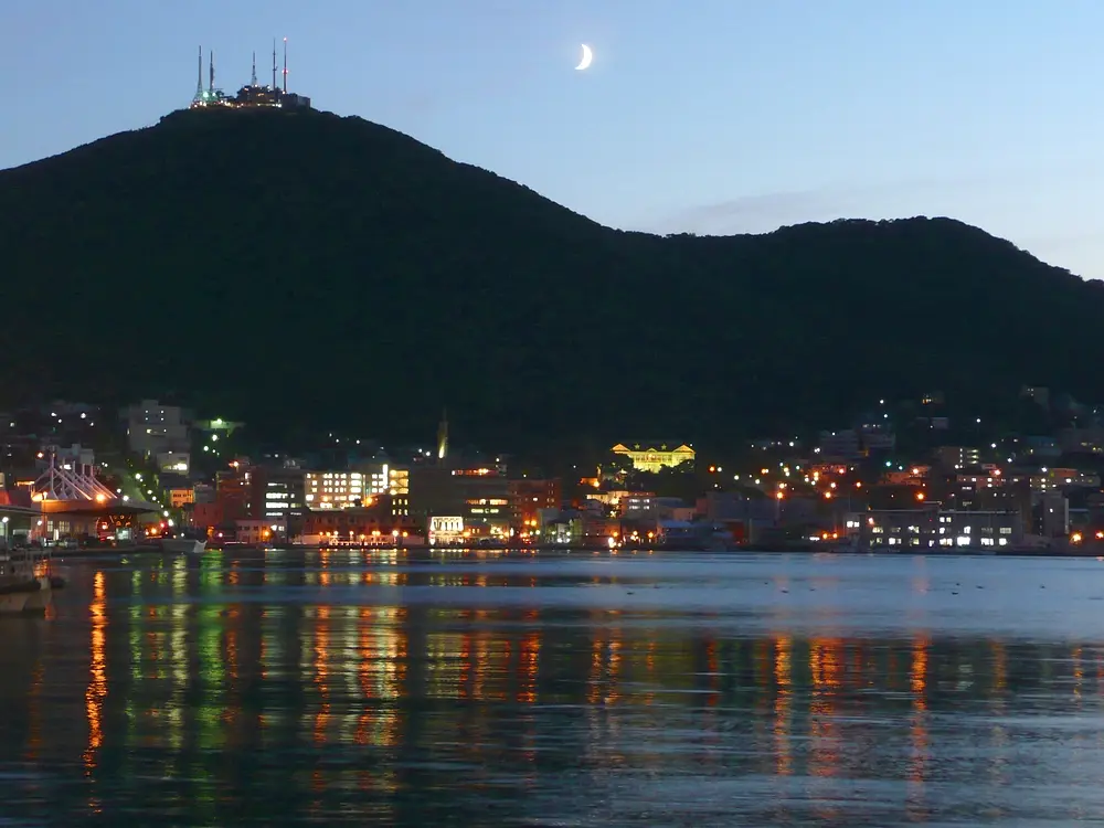 Mt_Hakodate_-26_The_Hakodate_port-2.jpg
