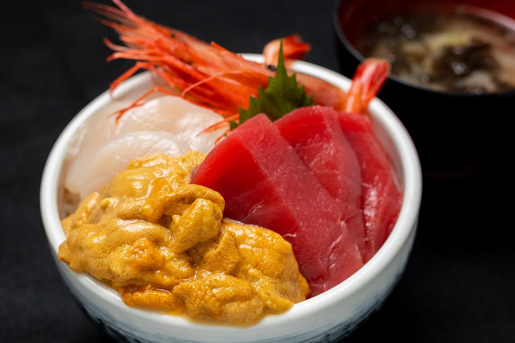 函館に来たら、やっぱり朝市の海鮮丼! | 特集一覧 | はこぶら