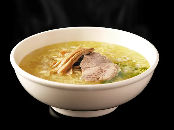 昔ながらのすっきり味、函館の塩ラーメン 