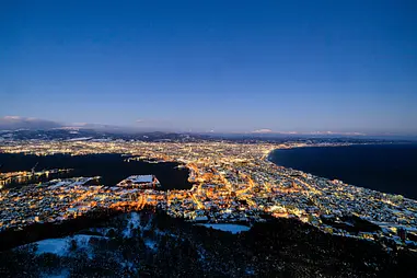 函館山から見るロマンチック「冬夜景」