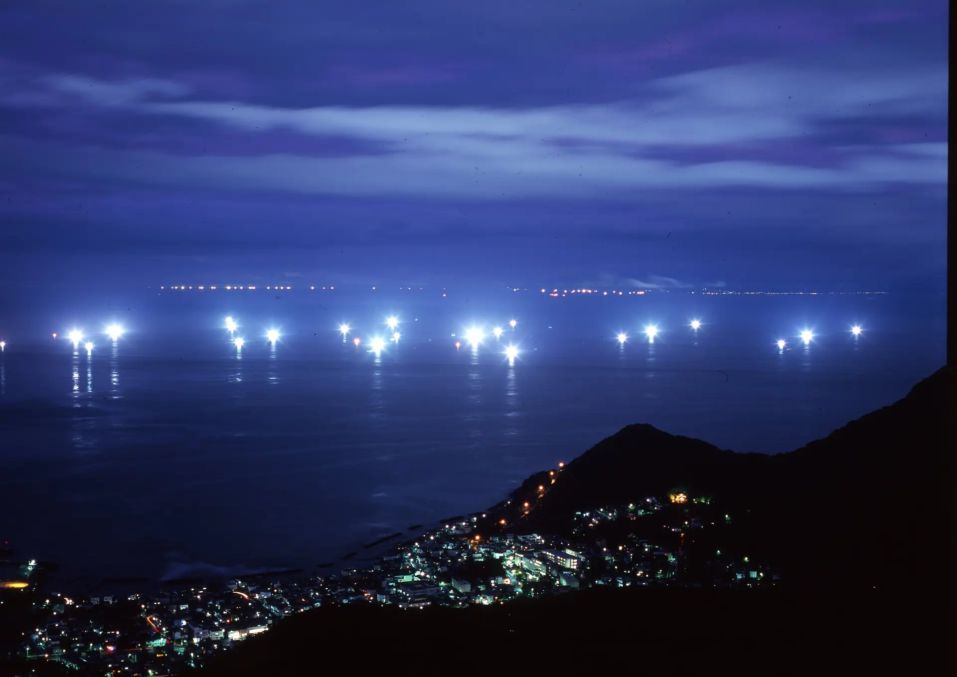 ※函館の画像ライブラリー※The_night_view_from_Mt_Hakodate-6.jpg