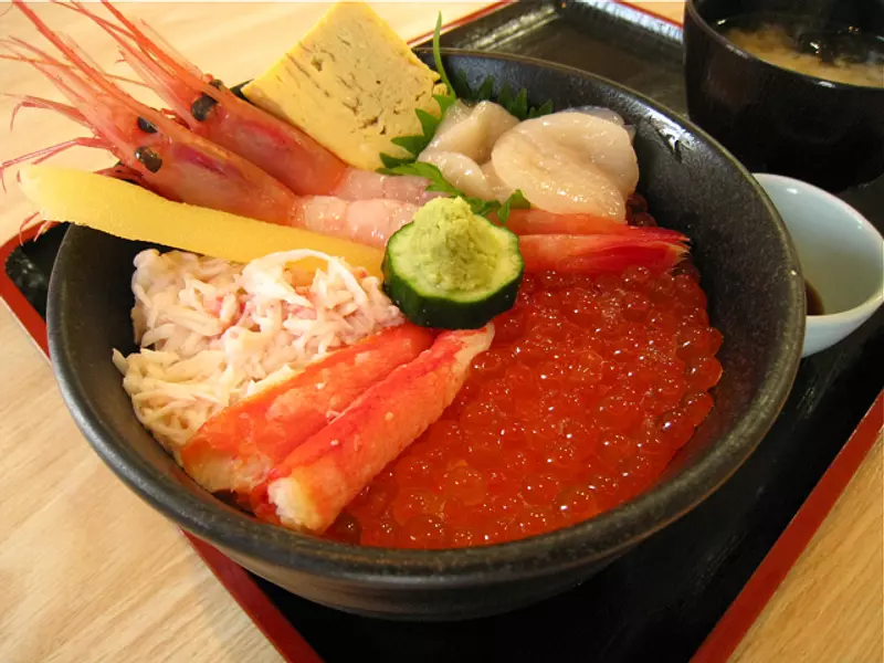 函館に来たら、やっぱり朝市の海鮮丼！