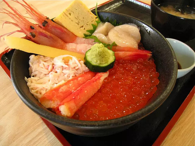 函館に来たら、やっぱり朝市の海鮮丼！