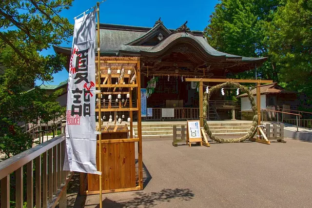 茅の輪、風鈴棚、花手水......函館の神社で夏詣